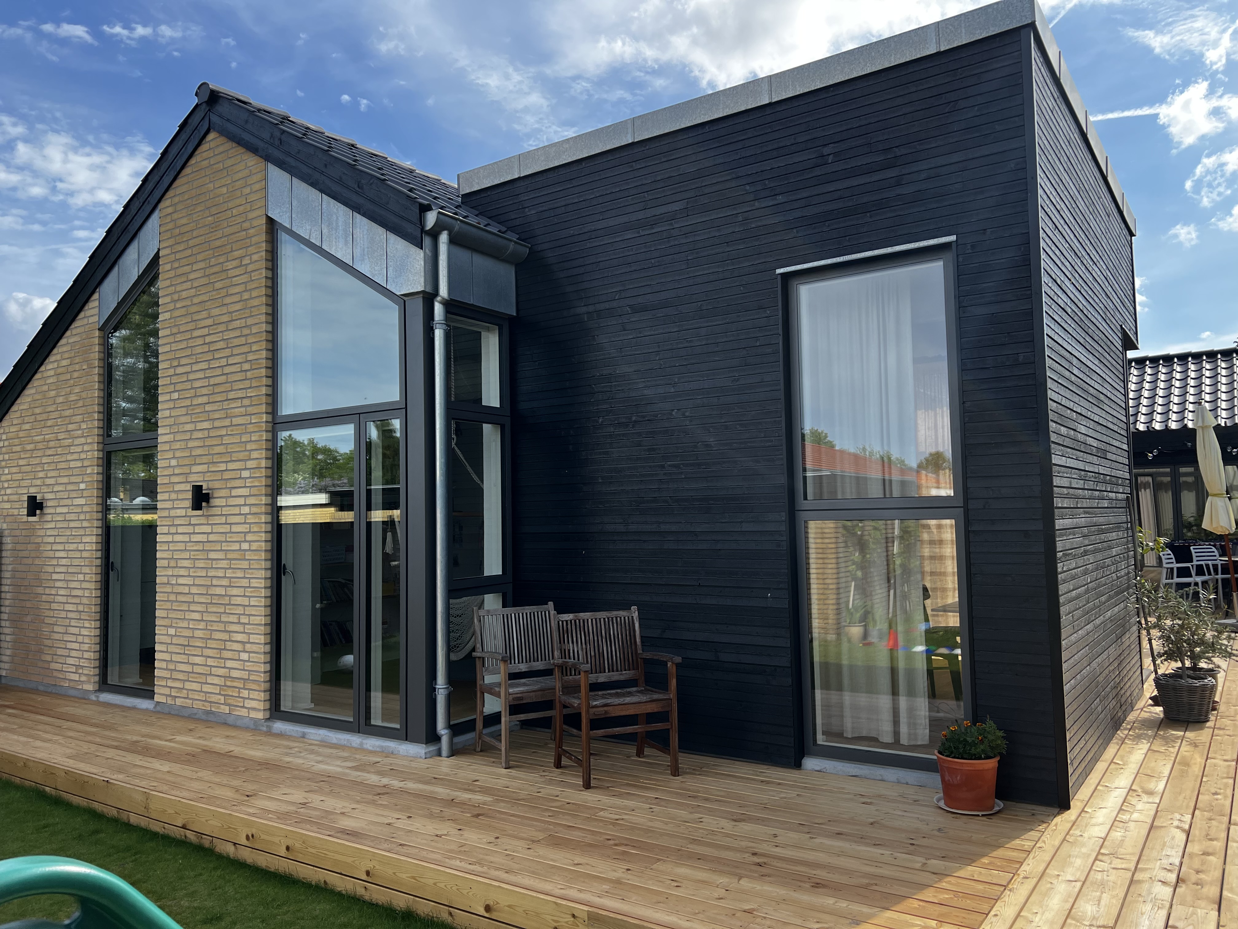 Villa med tilbygning — Yderskov